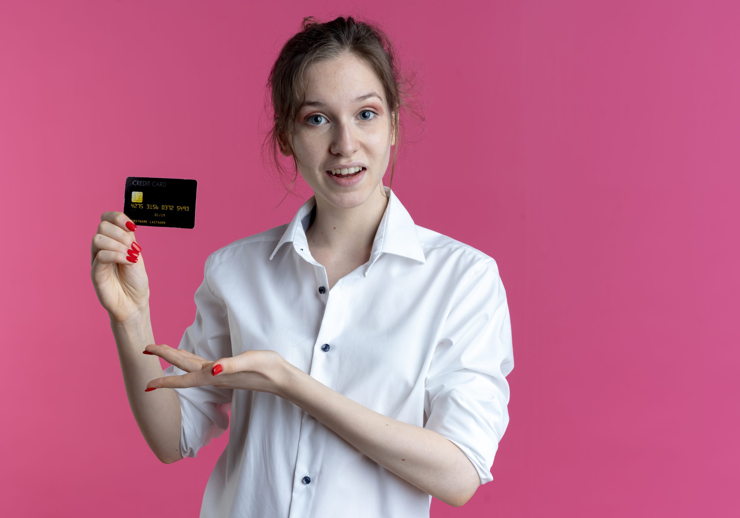 Le carte di credito per giovani professionisti offrono soluzioni flessibili e vantaggiose, ideali per chi è all’inizio della propria carriera. Questi strumenti finanziari consentono di gestire le spese quotidiane, accumulare punti fedeltà e costruire una solida storia creditizia. Inoltre, molte banche propongono condizioni agevolate e servizi personalizzati per sostenere la crescita professionale