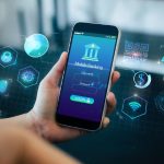 Utente che accede a un'app di mobile banking su smartphone, circondato da icone digitali interattive, rappresentazione moderna dell’evoluzione dei servizi offerti dalle banche digitali.